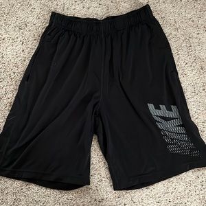 Nike basketball shorts, M